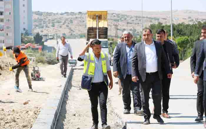 Elmadağ Belediyesinin Kaldırım Yapım Ve Yenileme  Çalışmaları Tüm Hızıyla Devam Ediyor.
