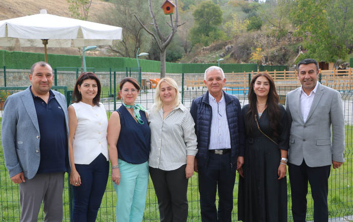 Mamak Belediye Başkanı Veli Gündüz Şahin Elmadağ Renkli Köy Ve Tavşan Bahçesini Gezdi.