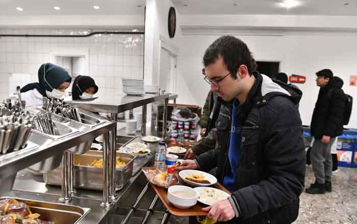 Ankara Büyükşehi̇r Beledi̇yesi̇nden Öğrenci̇lere “Sicak” Destek