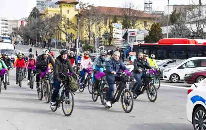 Ankara’da Tekerler Farkindalik İçi̇n Döndü