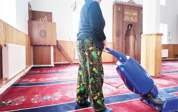 Elmadağ Belediyesi Ekiplerince Camiler Ramazan Öncesi Temizlendi.