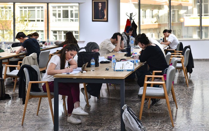 Abb Kütüphaneleri Başkentlileri Kitapların Sessiz Dünyasında Buluşturuyor.