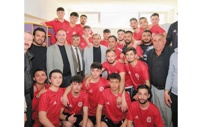 Elmadağ Beledi̇yesi̇ Hasanoğlan Spor Kulübü Bi̇r Üst Li̇ge Yükseldi̇
