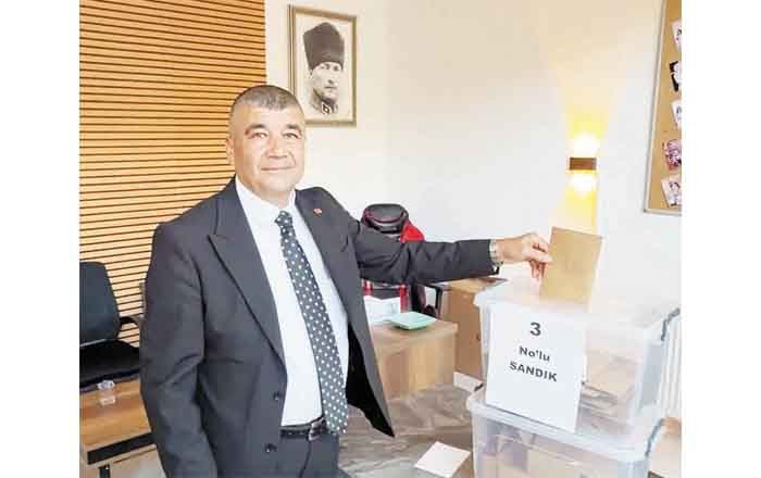 Yeni Parti Elmadağ İlçe Başkanlığına Mehmet Kurusakız Seçildi.