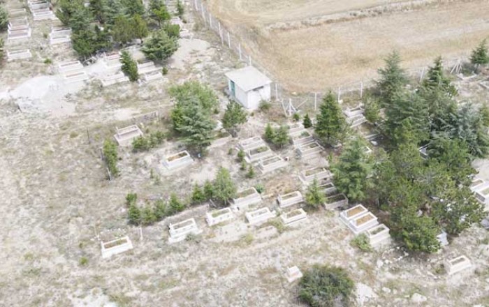 Elmadağ Mezarlıklarında Bayram Temizliği Yapıldı.
